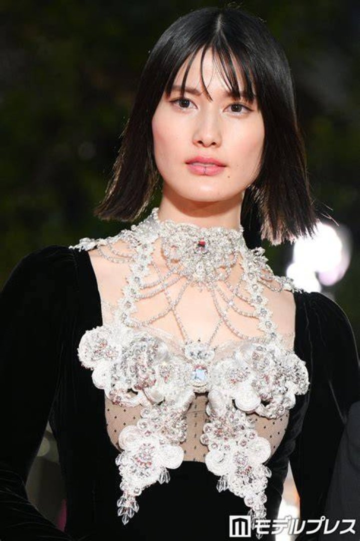 橋本 愛 乳首
